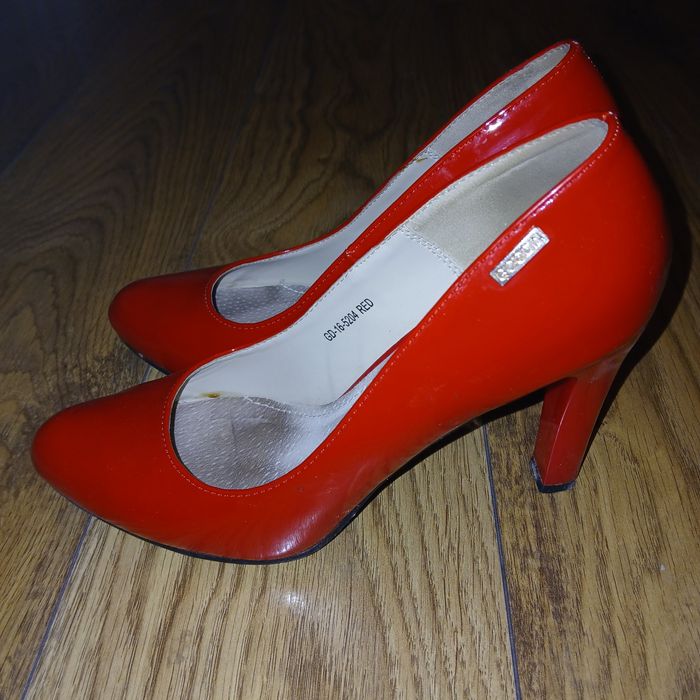 Szpilki pantofle 37 lakierowane