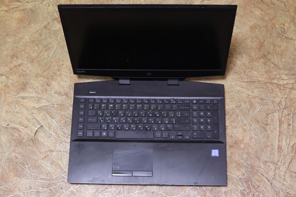 Игровой ноутбук HP OMEN 17 | i9-9880H / RTX 2080 8GB / 32GB RAM / 144Hz