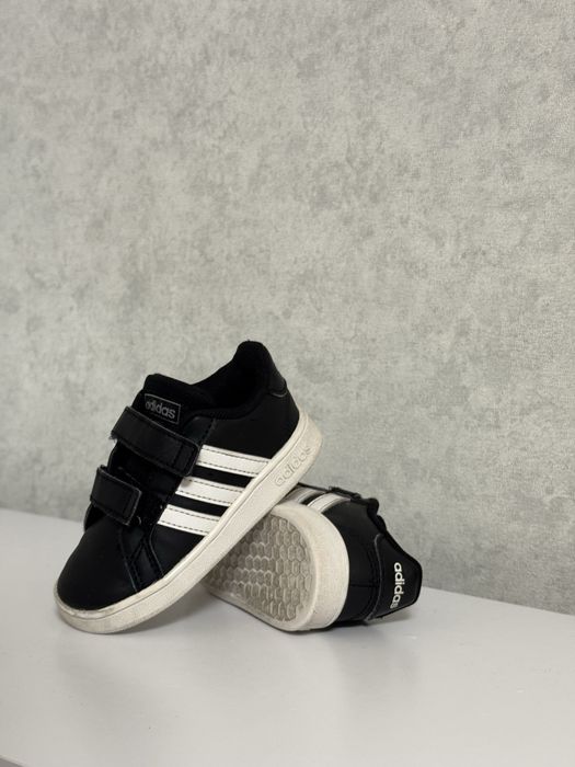 Дитячі кросівки adidas 21 розмір