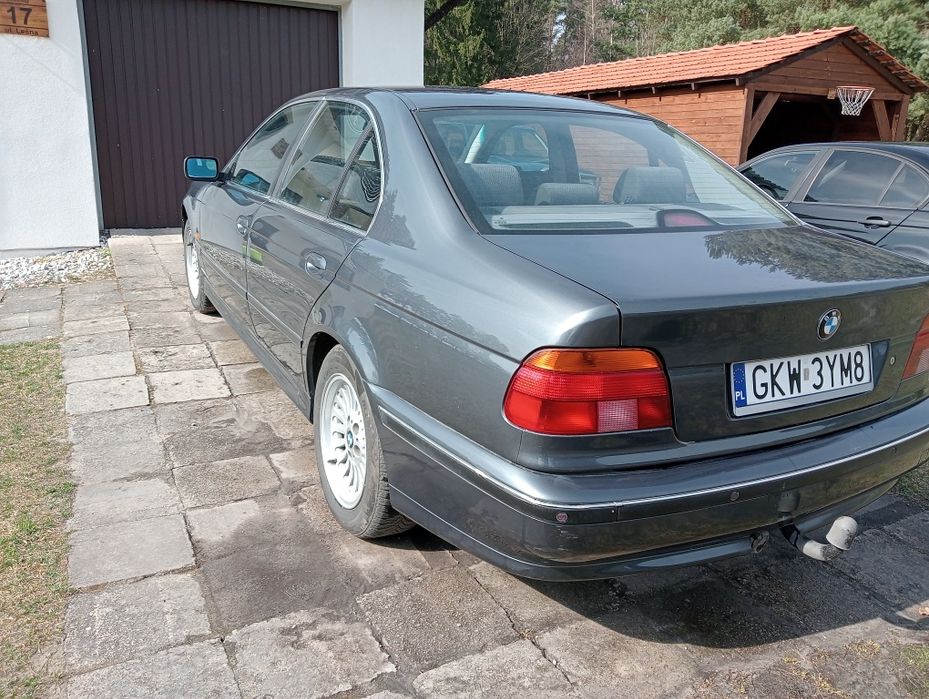 BMW E39 sedan 520