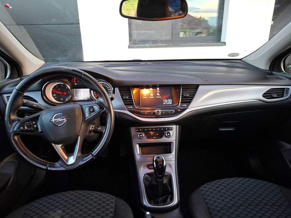 Opel Astra 2018 Bezwypadkowy Nowy rozrząd Bogata Wersja Navi Tempomat itp