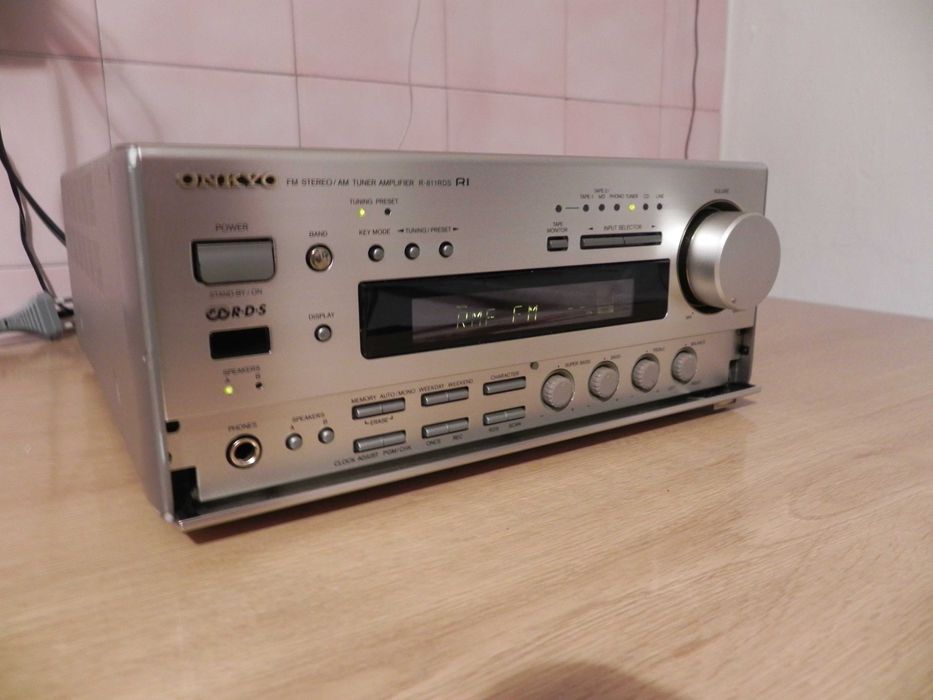 Amplituner Onkyo R-811RDS R1