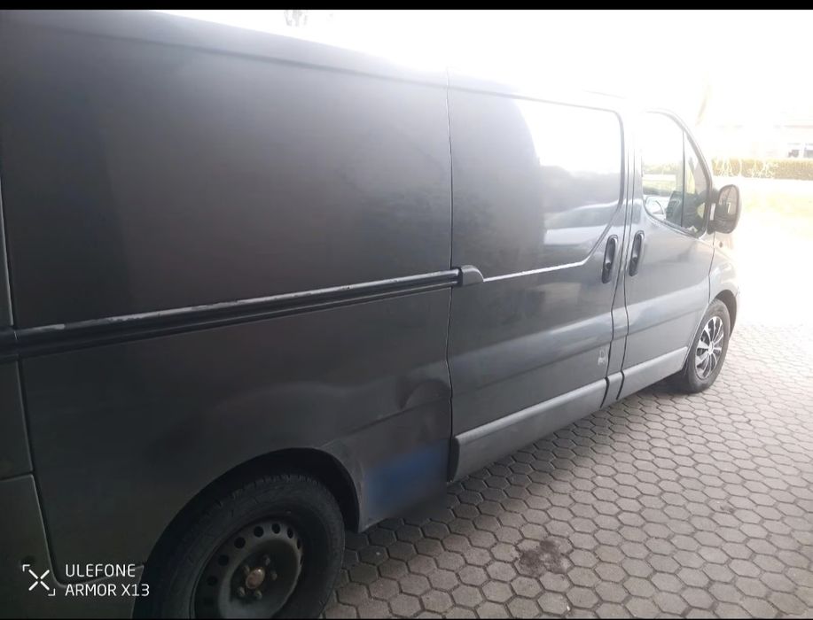 Renault trafic  II 2,5 dci 2004 rok