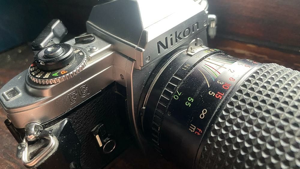 Плівковий фотоапарат Nikon FG з об'єктивом 58 мм. У робочому стані!