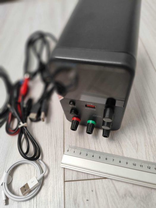 Mały zasilać laboratoryjny 10A 30V domowy stan BDB zestaw końcówek