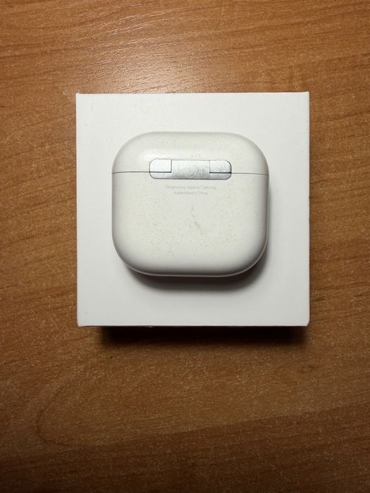 Apple AirPods 4 ANC