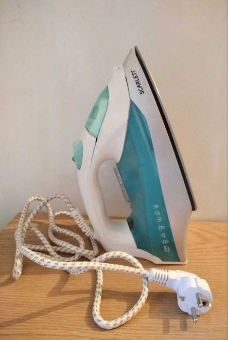 Scarlett Утюг. SC-SI30K02