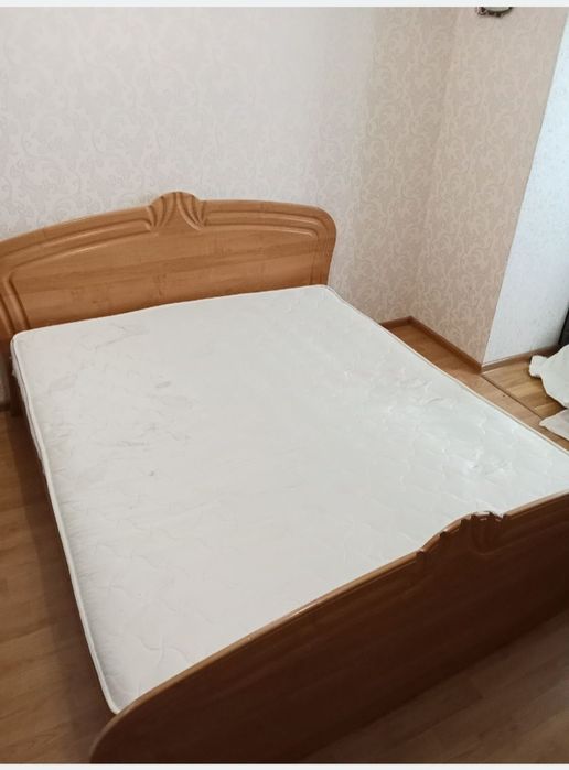 Продаю матрац для двоспального ліжка. 
Розмір 160 на 190.
Матрац в хорошому стані .