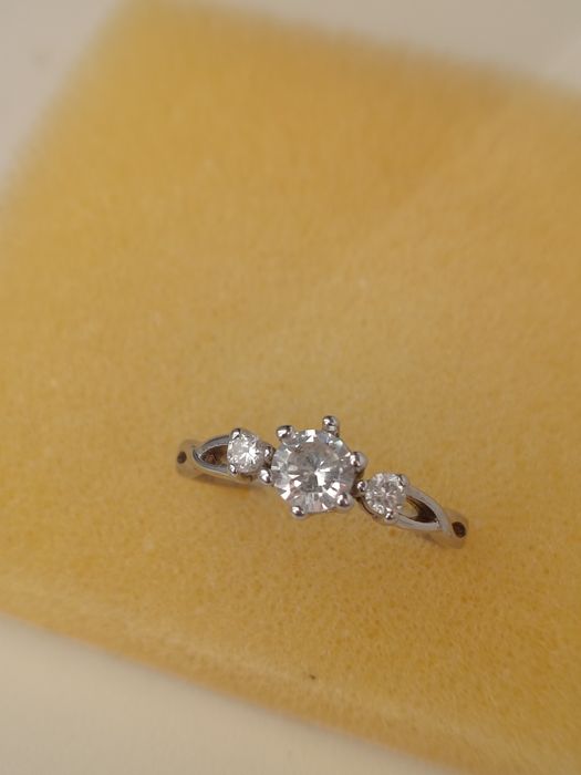 Sprzedam srebrny pierścionek 925