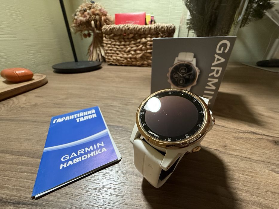 Спортивний годинник Garmin Fenix 5s plus