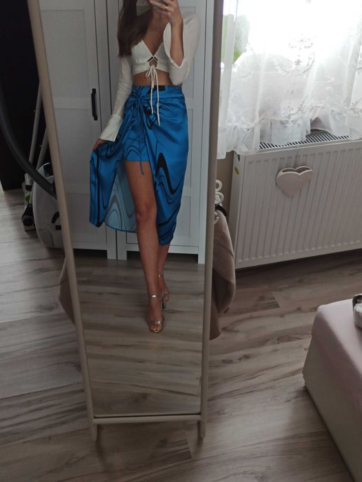 Spódnica damska asymetryczna mini wiązana niebieska s ala satyna