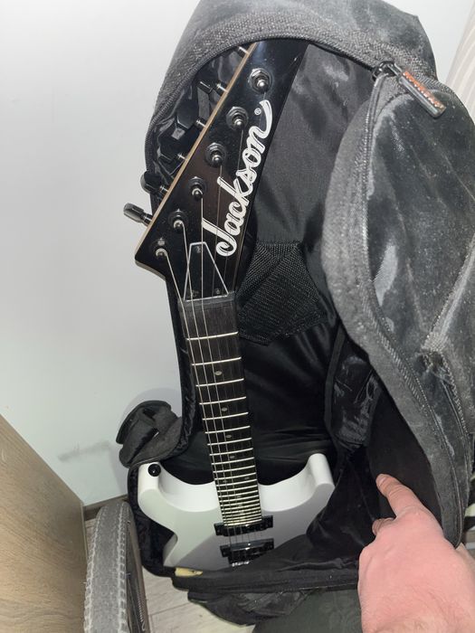 Гітара Jackson з інтереснем комплектом