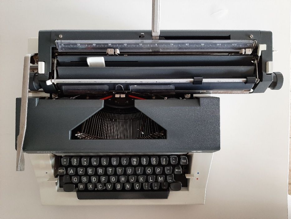 Máquina de escrever antiga