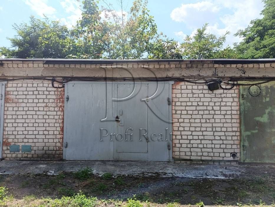 Продам бетонний гараж Солом'янський р-н/Фучика