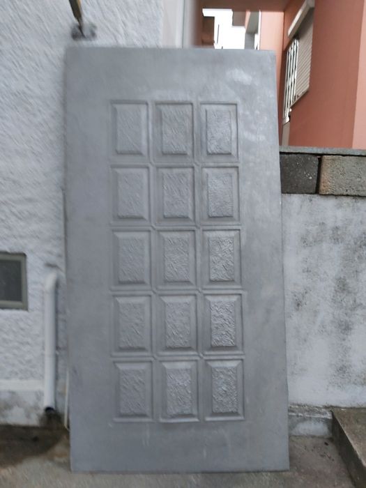 Porta maciça em alumínio fundido