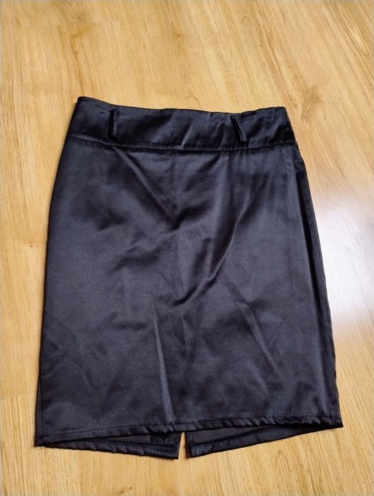 Czarna ołówkowa  spódnica