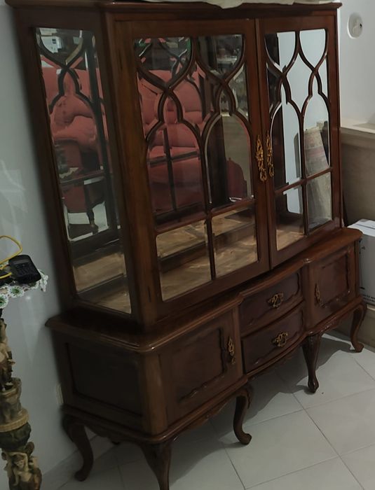 Cristaleira QUEEN ANNE, Vidro Biselado, 2 Espelhos. 120x43x165cm.
