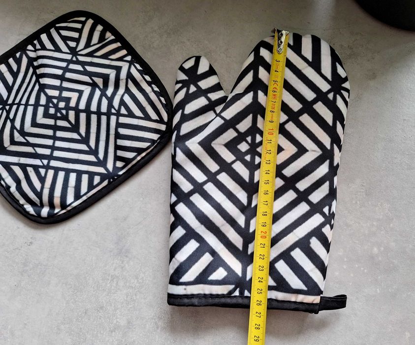 Zestaw kuchenny rękawica i łapka czarno-biała geometryczny wzór