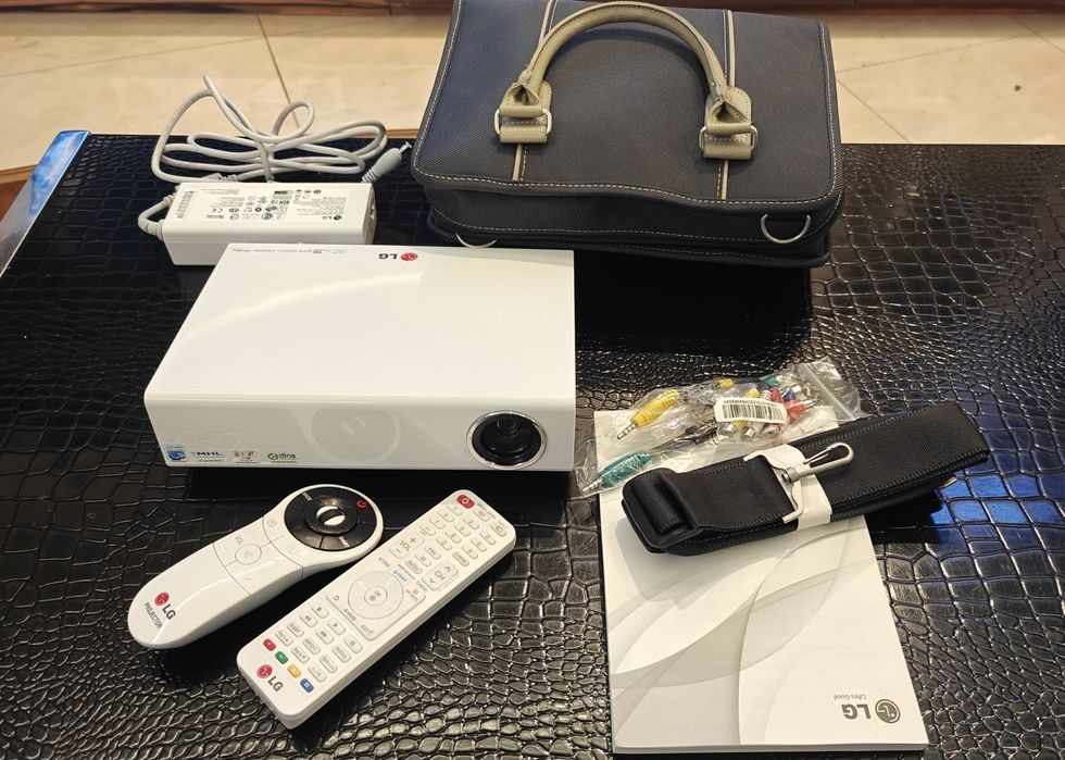 Проектор LG PA77U  Led Smart TV