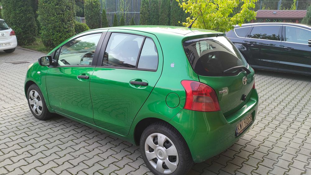 Toyota yaris 1.3 piękny kolor