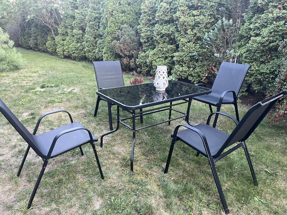 Stół ogrodowy z krzesłami