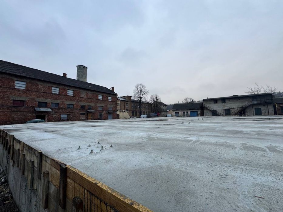 Здається склад новий з рампою 1200 кв