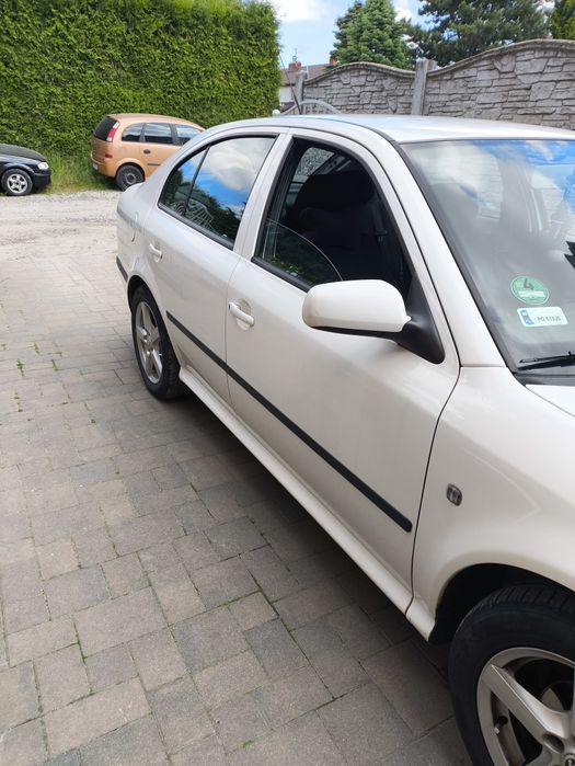 2008 rok octavia tour 1.6 ,219000 gaz/benz