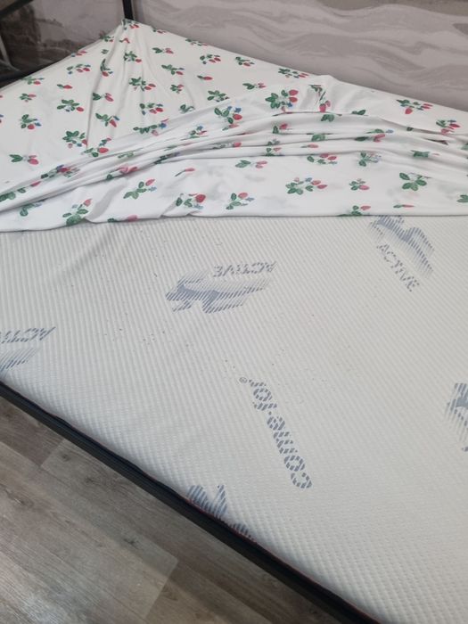 Продам ліжко з матрацом