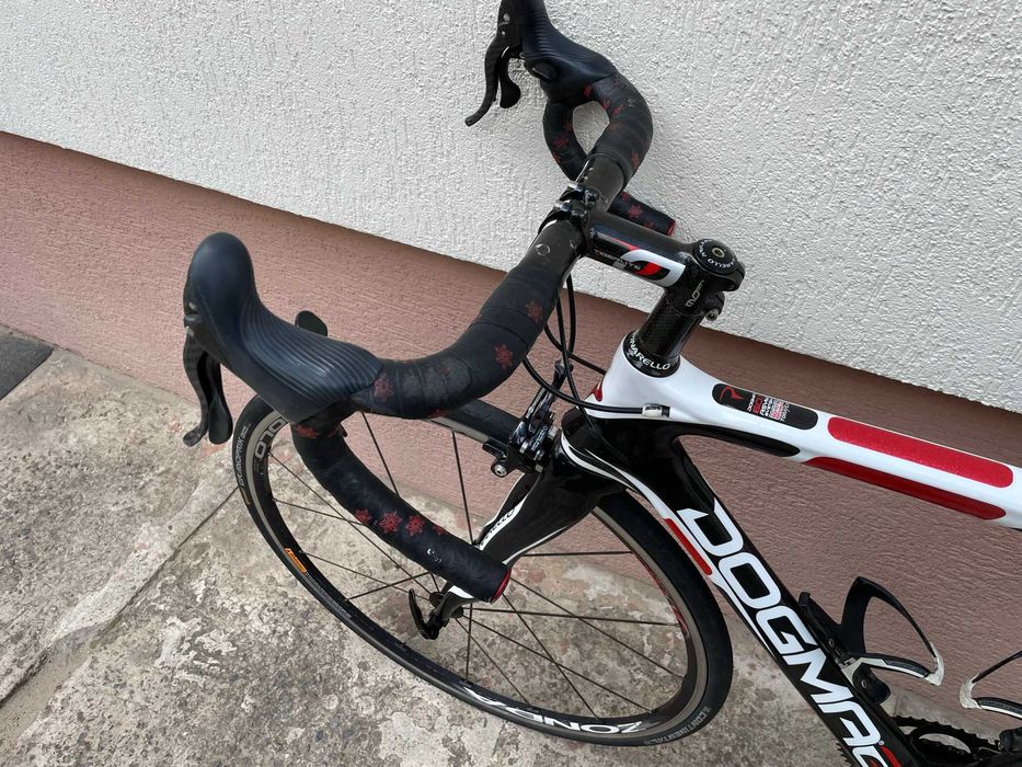 Rower szosowy Pinarello Dogma, full carbon, Campagnolo