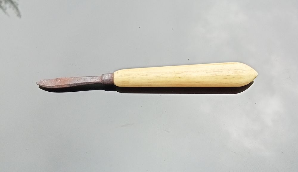 Bisturi muito antigo