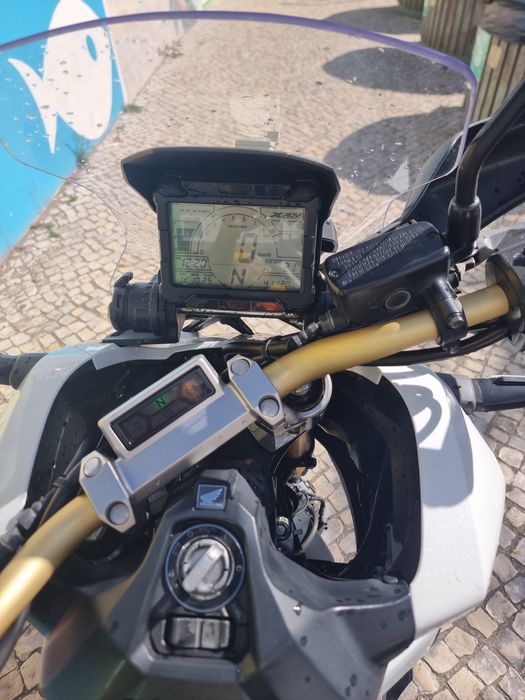 Honda x-adv 750 .