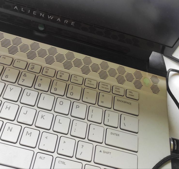 НоутбукAlienware  Ігровий 240 hz m15r2 - 9750h, 1660ti, rtx 2060