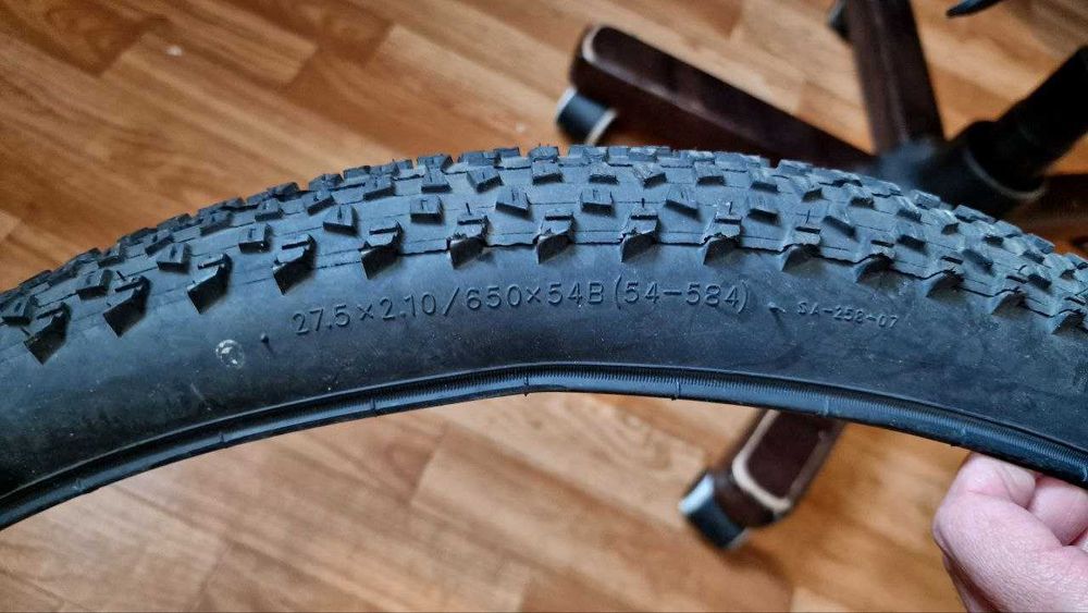 Покрышки велосипедные Deli Tire 27.5 х 2.10