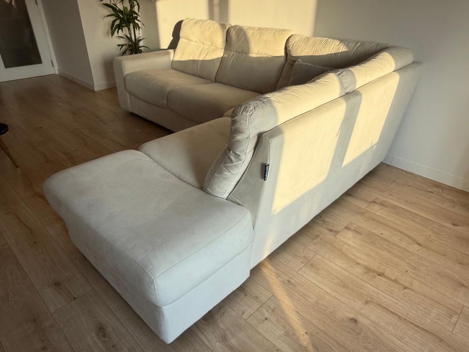 Sofá chateaux 260x 210, branco com tecido agradavel para calor e frio