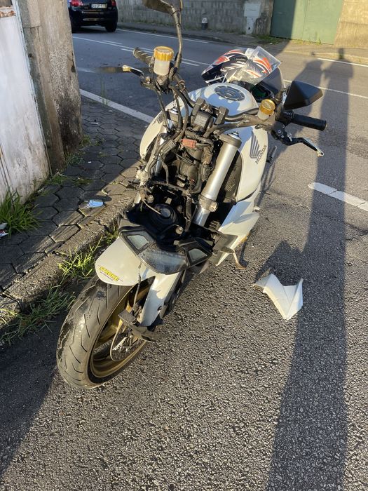 Honda cb1000r acidentada