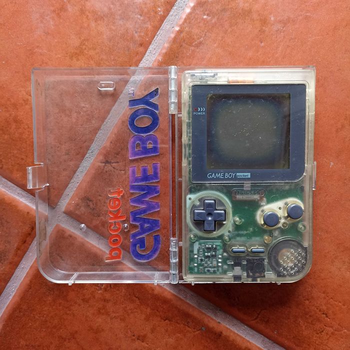 Game Boy Pocket Transparente com Caixa Original (DEFEITO)
