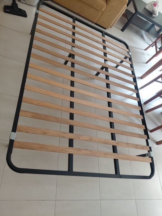 Cama com estrado sem colchão