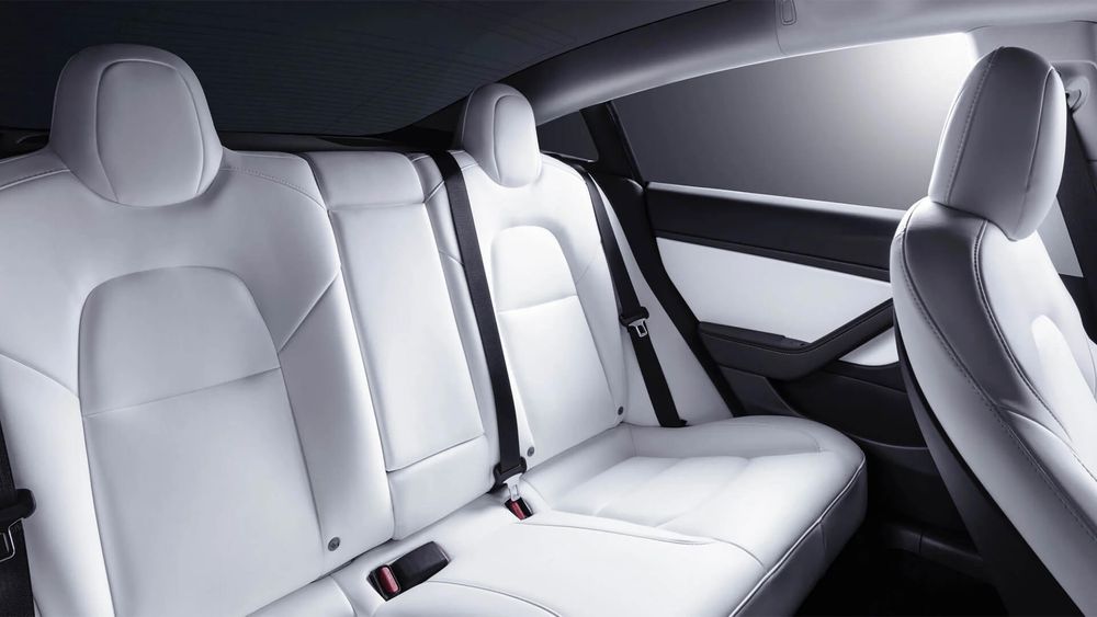 Tylna kanapa w Tesli model Y