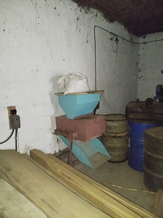 Млин для муки і обладнення для нього