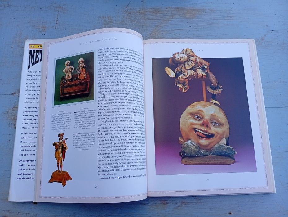 Livro "A Guide to Metal Toys" – Constance King