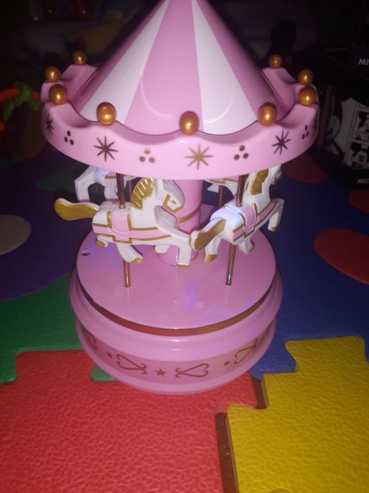 Corocel de menina
