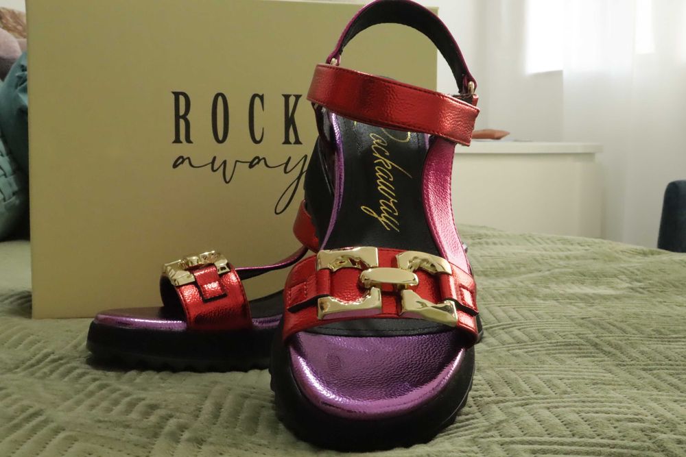 Sandálias coloridas Marca Rockaway