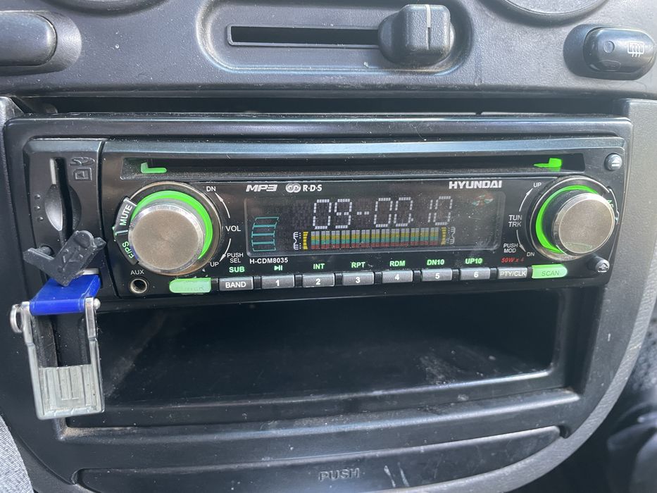Автомагнитола Hyundai H-CDM8035