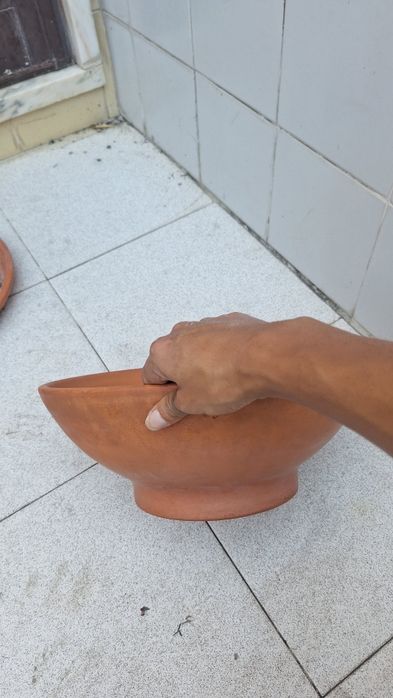 Vasos de barro cor tijolo