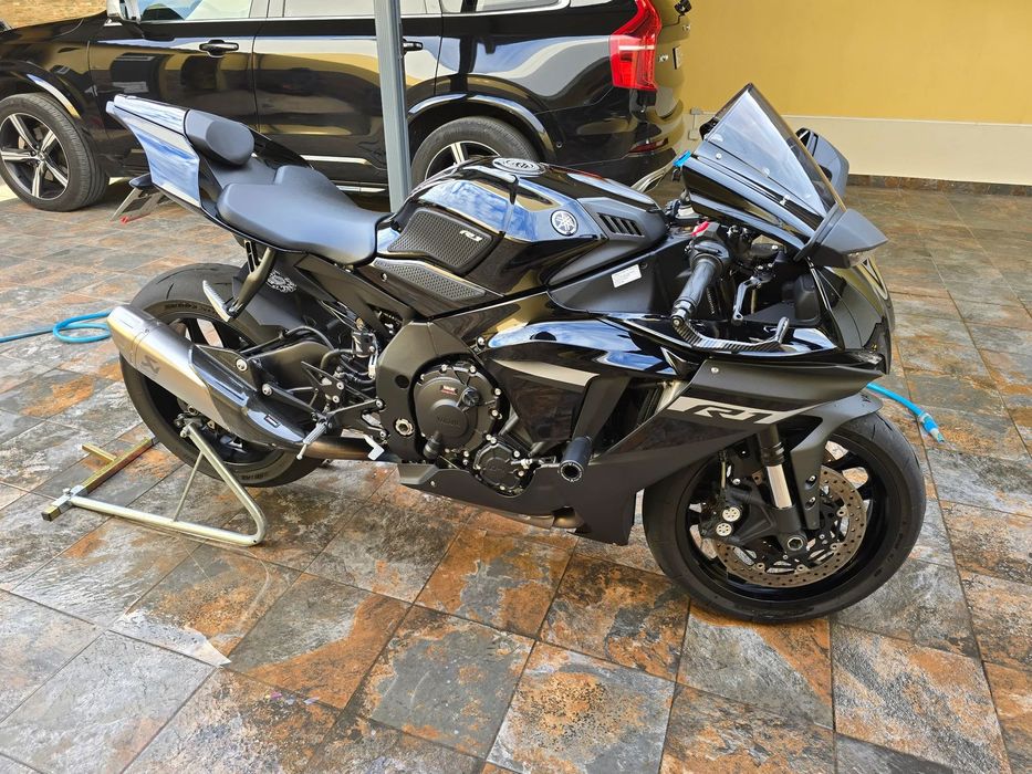 Yamaha YZF  R1 Black