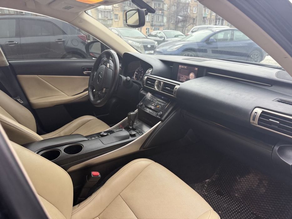 Продам  Lexus is 2014