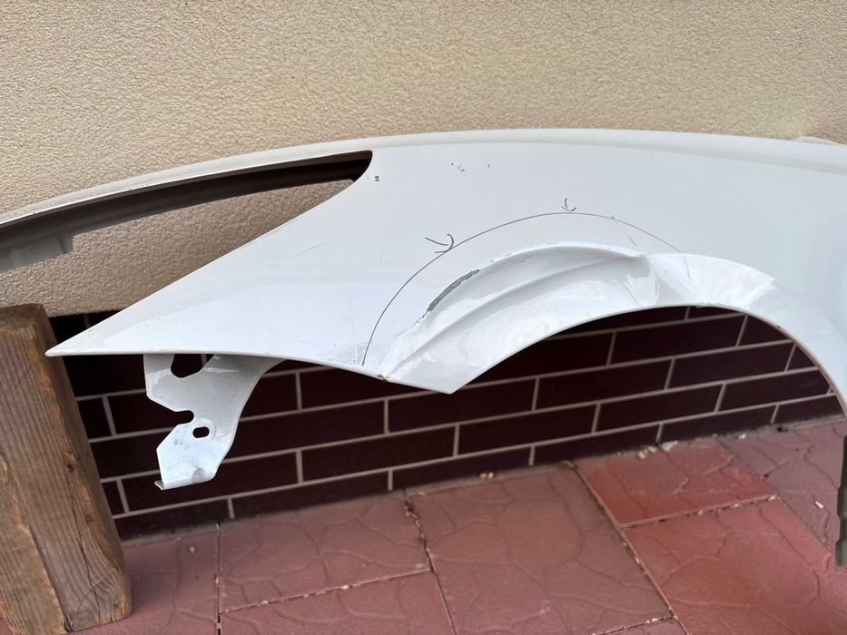 Крило ліве Tesla model 3