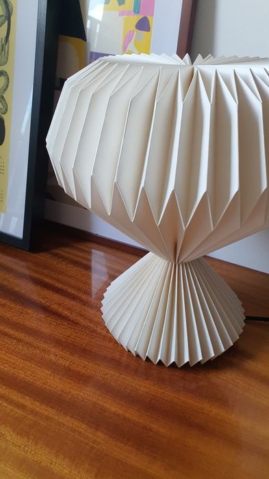 Lampa stołowa Jotex papierowa