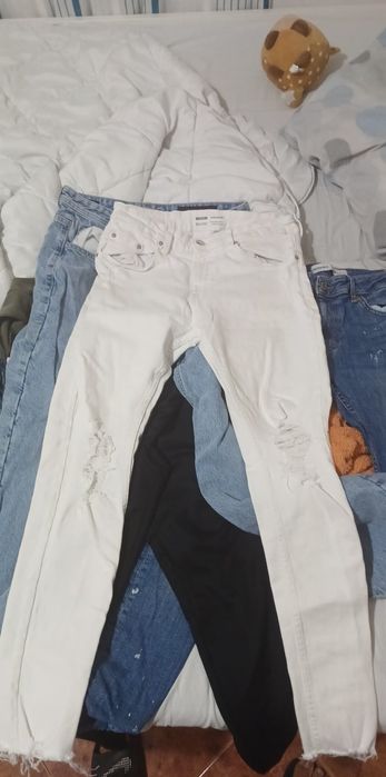 Calça skinny      .