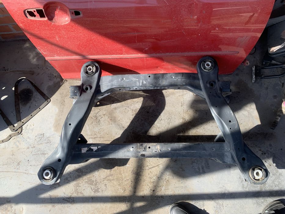 Задний подрамник Jeep Cherokee KL